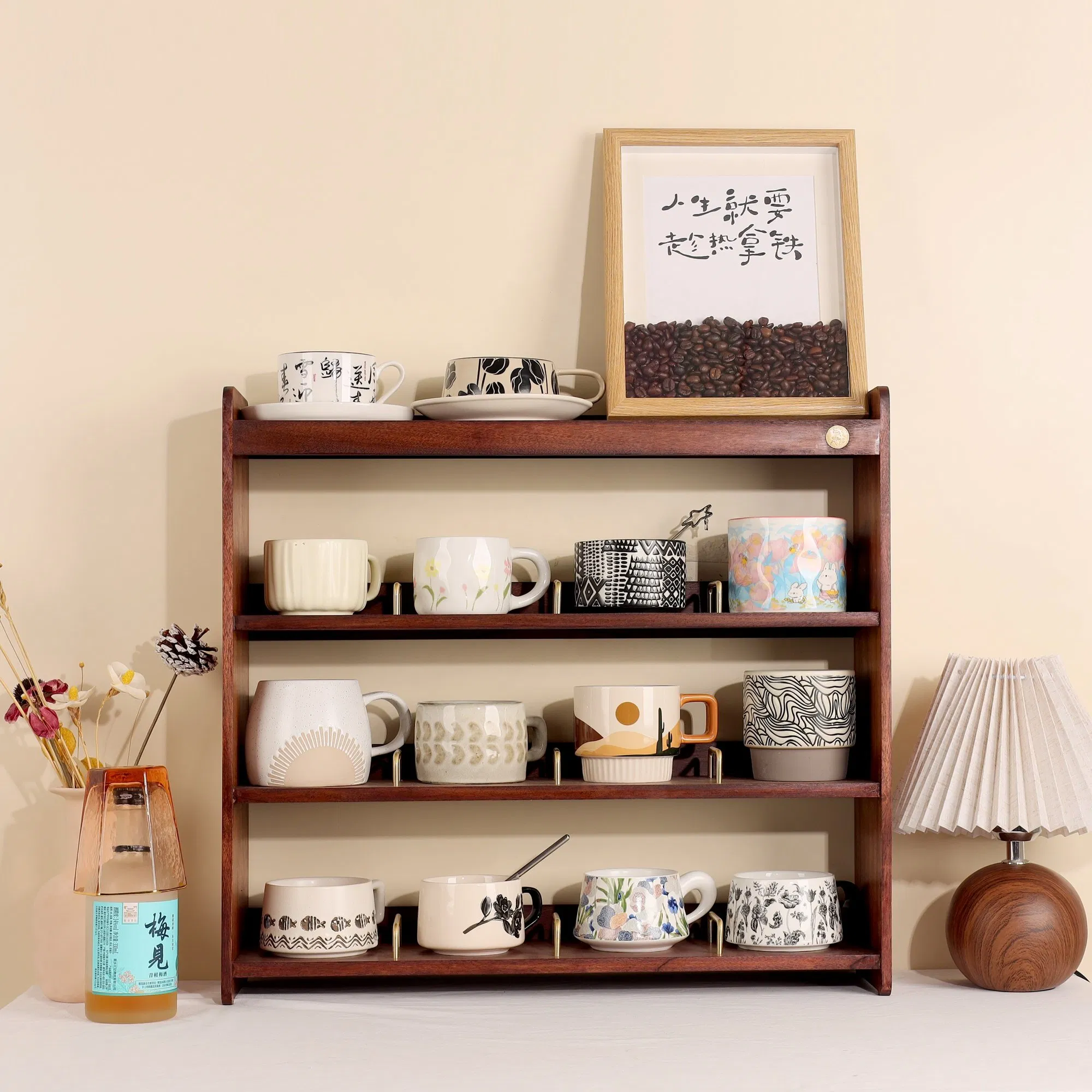 Акриловая полка для кухни: хранение чашек и специй