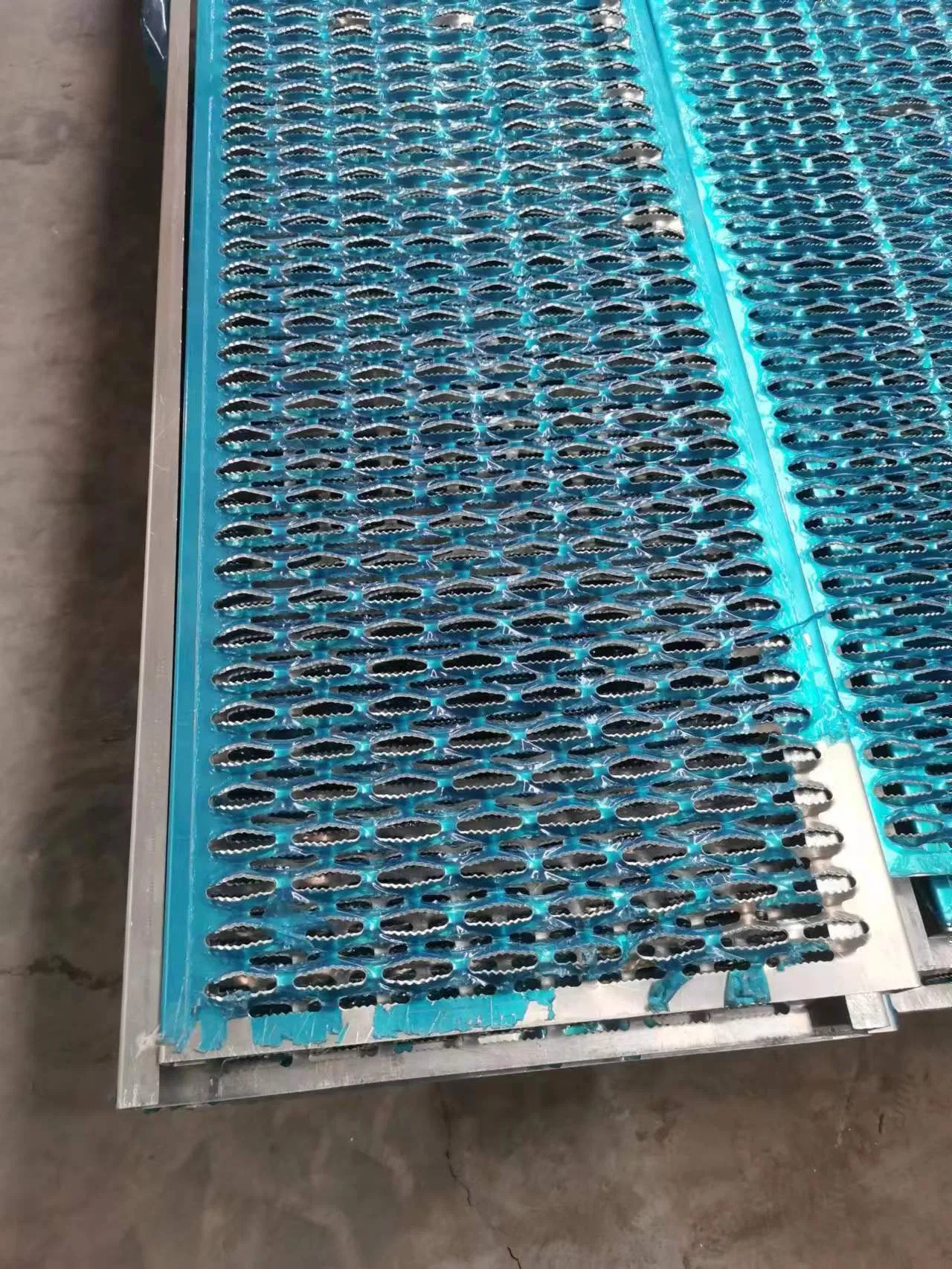 Perforated Anti-Skid Safety Metal Grating Platform Walkway