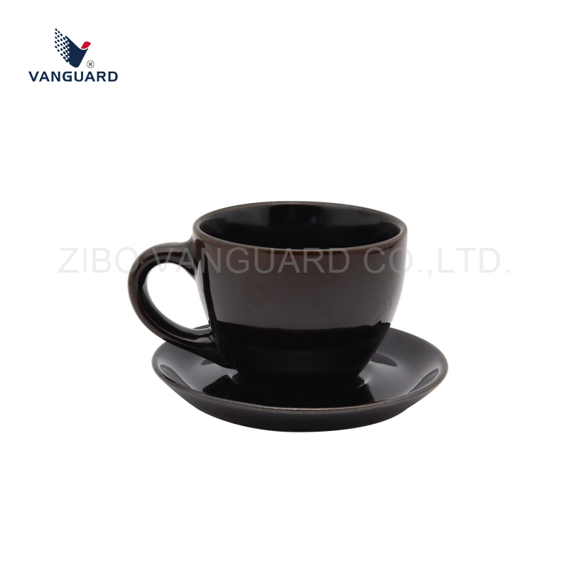 Керамическая чашка с блюдцем 160 мл, простая