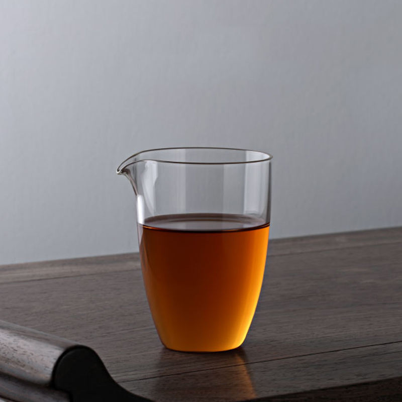 Термостойкий стеклянный чайник для заварки с носиком