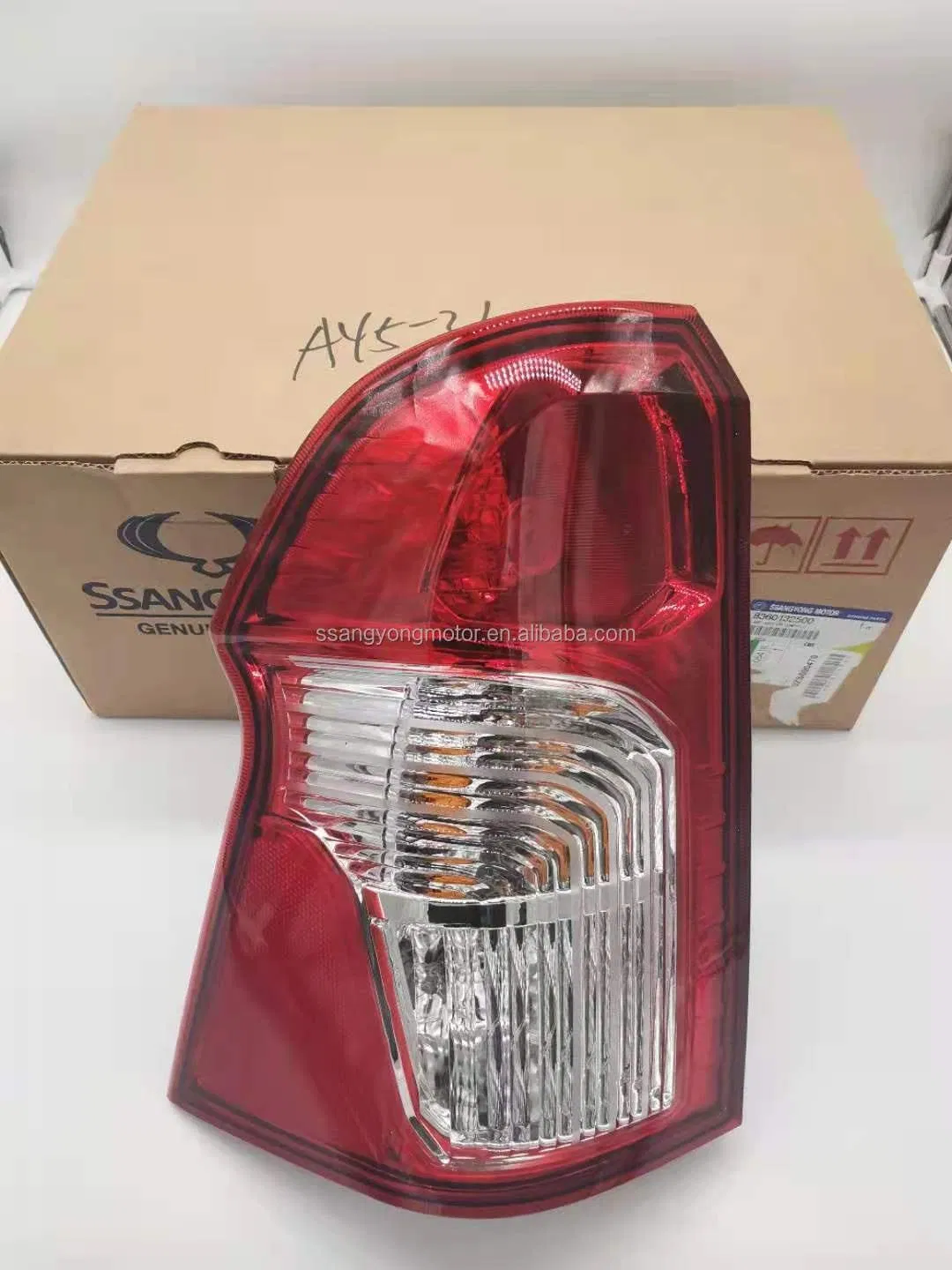 Premium задний фонарь SsangYong для Actyon, Kyron, Korando (C8360132500, 8360232500, 8360132600, 8360232600)