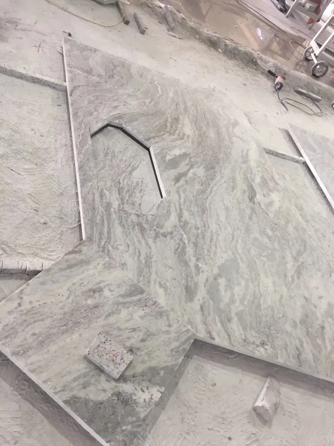 China Cheap Fantacy Brown Granite Wall Stone for Bar Tops Island Countertops Vanity Tops