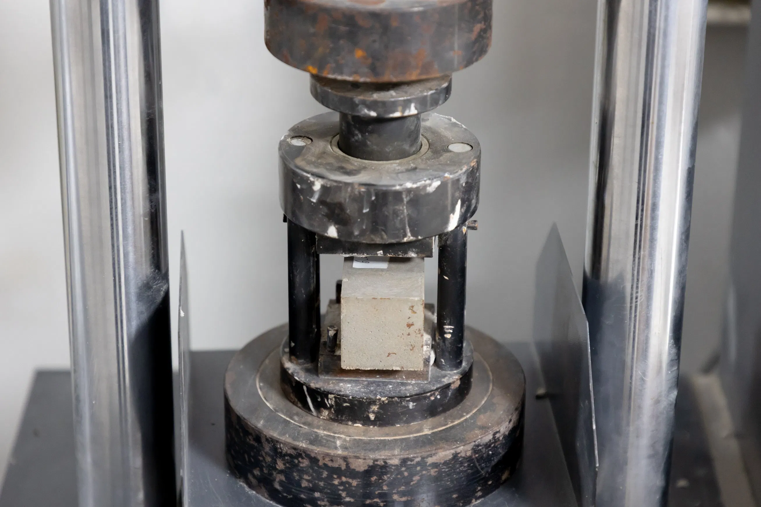 Advanced Low Shrinkage Grout for Quick Cement Applications