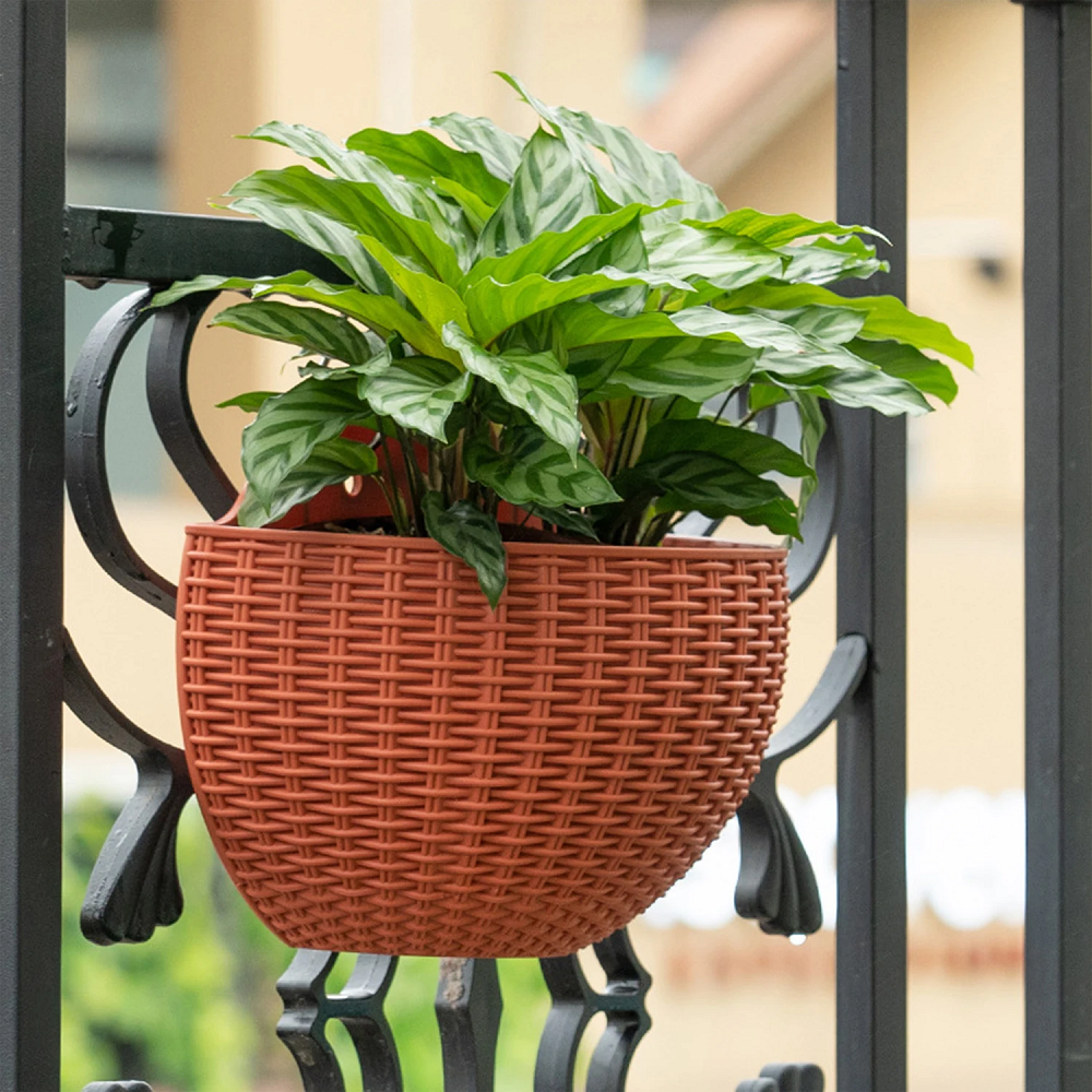 Горшок настенный для цветов ротанг