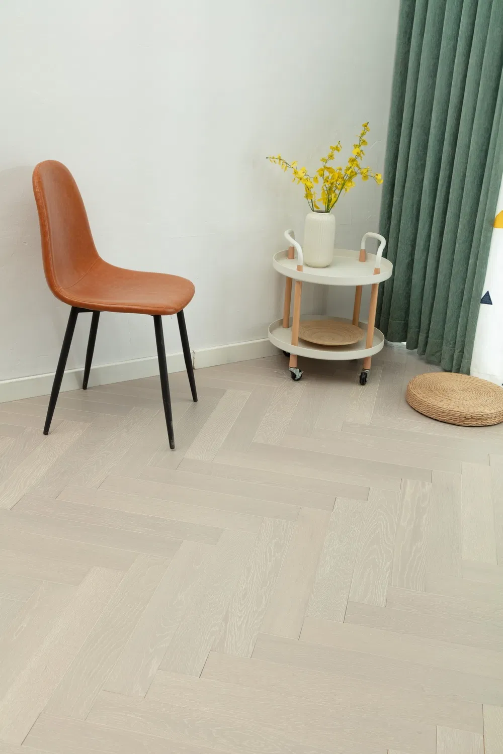 Паркетная доска Herringbone для галерей, устойчивая к царапинам