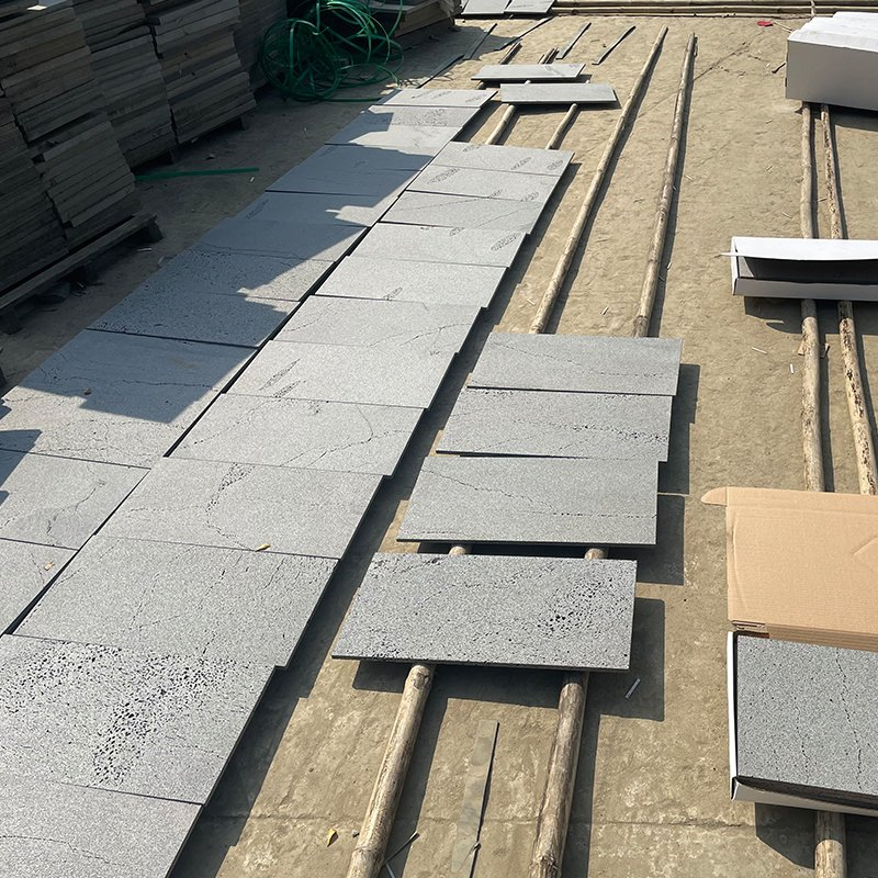 Australian or New Zealand Market Rough Honed Hainan Black Basalt Bluestone Tiles Paver with Ant Marching for Swimming Pool Coping/Paver/Paving