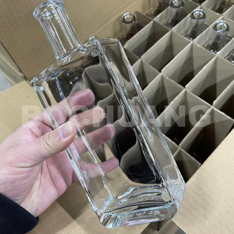 Square Super Flint 500ml 700ml 750ml Glass Spirit Bottle for Whiskey Whisky Decanter Vodka Brandy