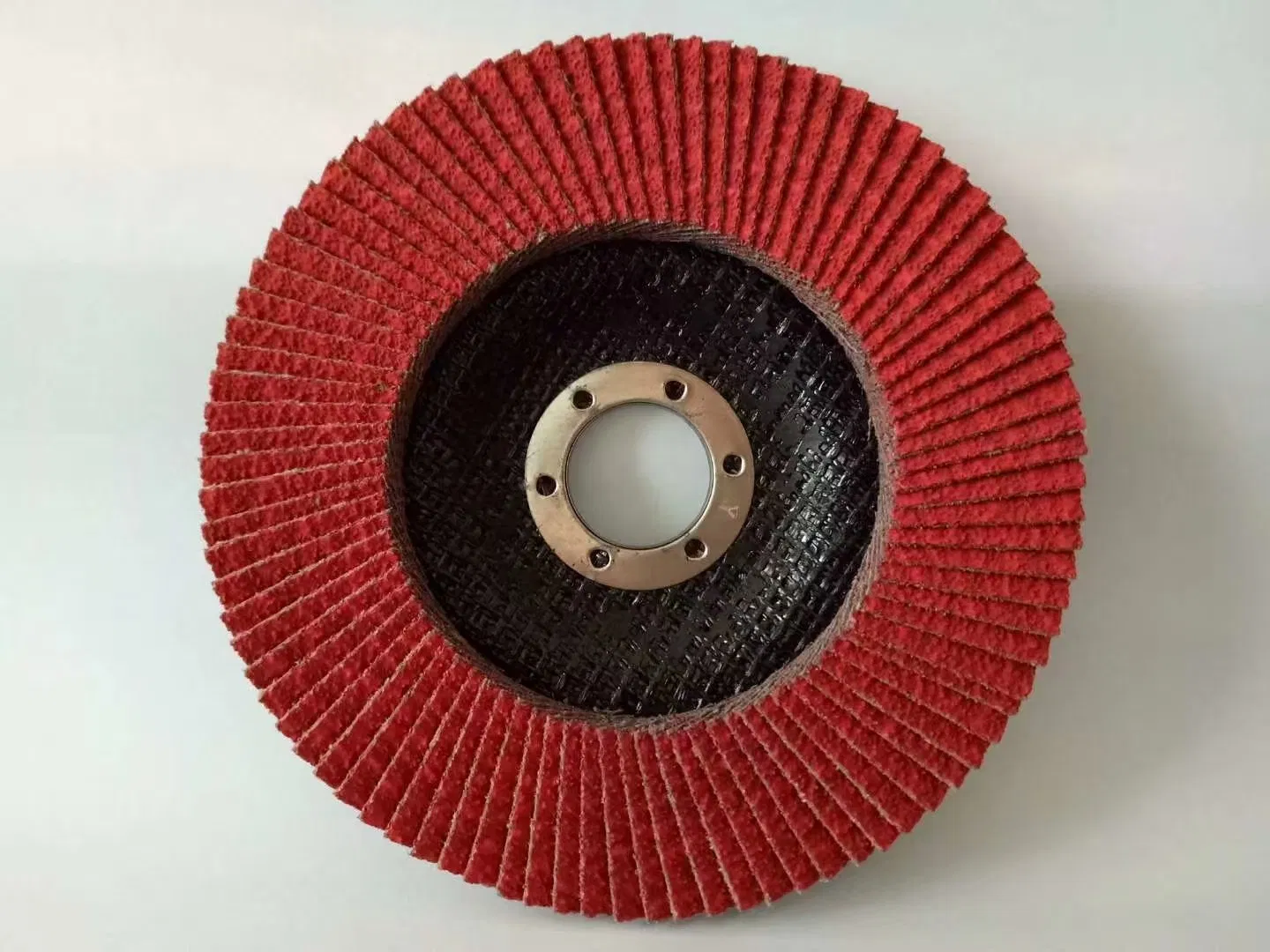 Лепестковый шлифовальный круг для ручного инструмента