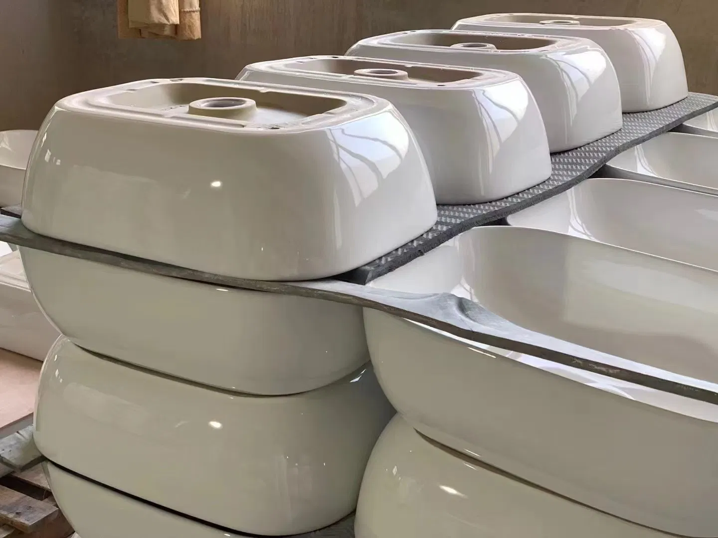 High Quality Sanitary Ware Countertop White Bathroom Vanity Vessel Sinks Wash Basin