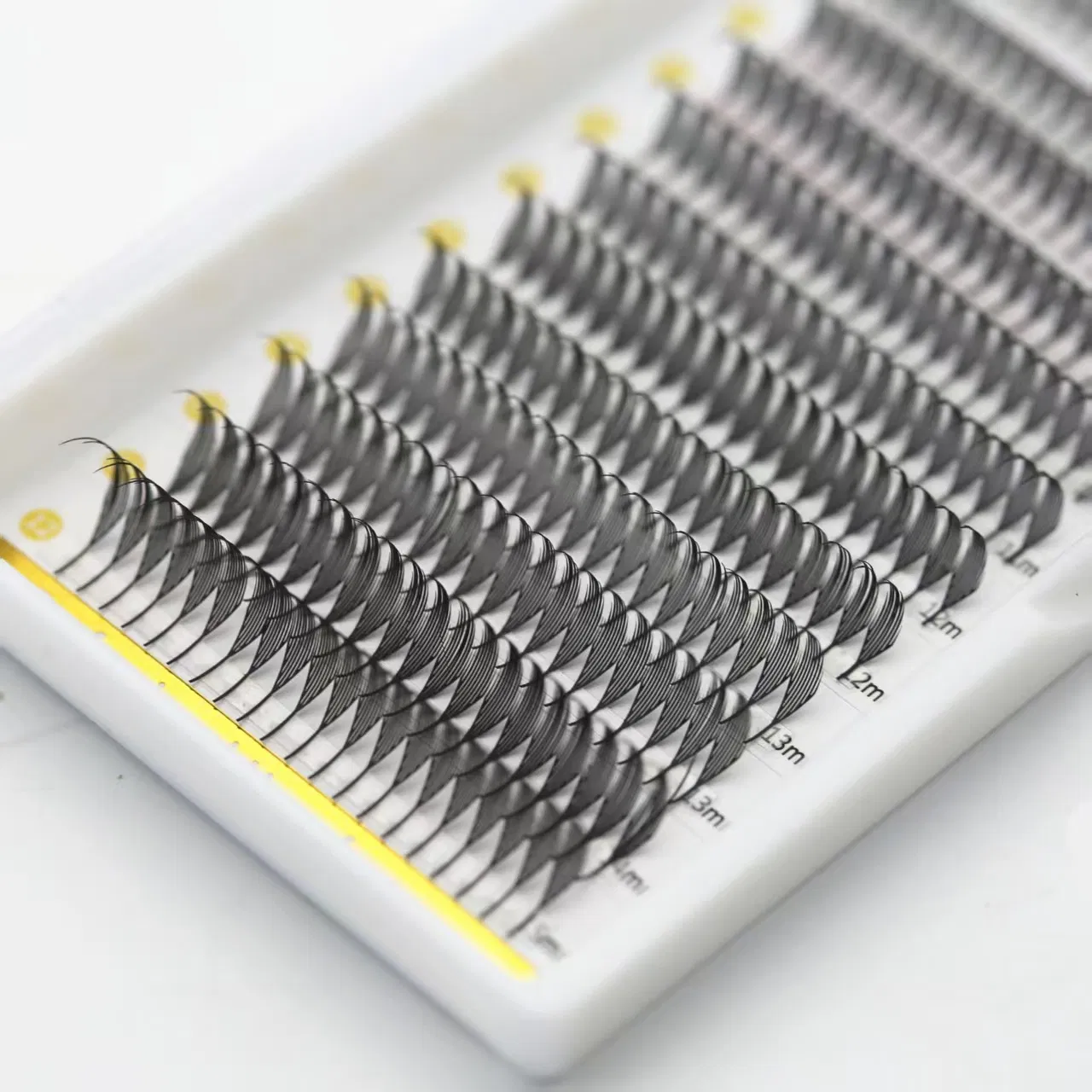 New Fashion 0.07 8-15mm Flat Premade Spike Lashes Soft Single Silk Promade Spikes Lash Extensions