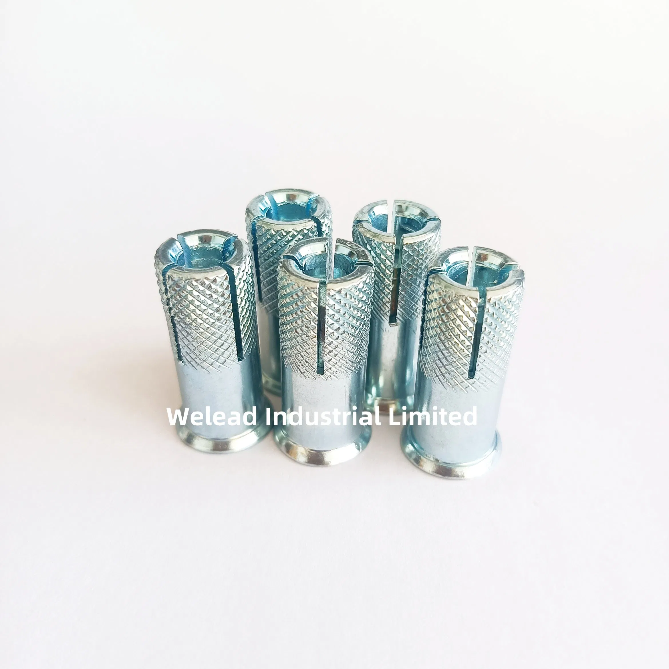 Анкерный болт с фланцем и гайкой для бетона