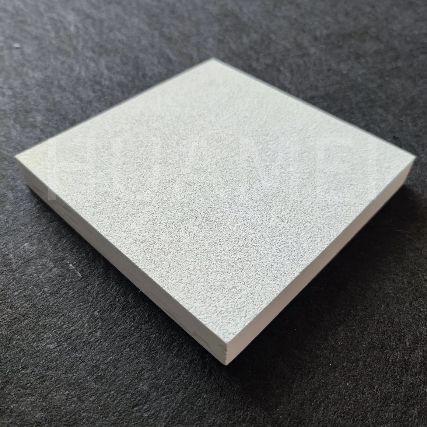 Excellent Fire-Resistance Fiberglass Ceiling Tile Dropped Ceiling Used in Public