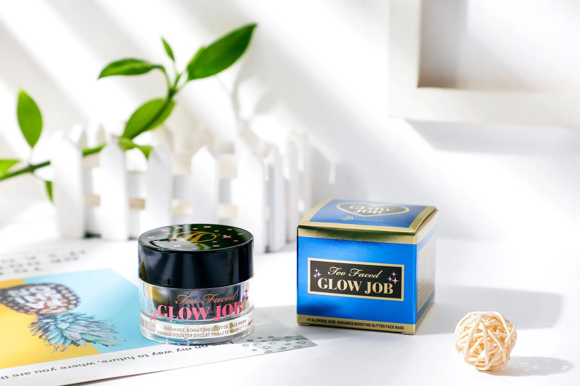 Hyaluronic Acid Radiance-Boosting Glitter Face Mask