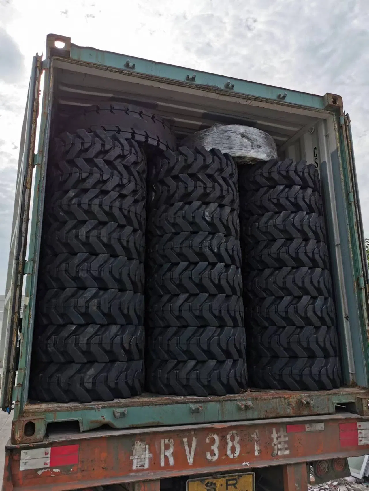 33x12-20 Шина цельнолитая для погрузчика Bobcat