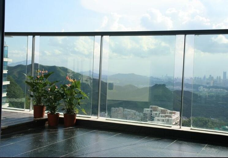 Aluminum Alloy Guardrail Handrail Laminated Tempered Glass with Good Safety Performance