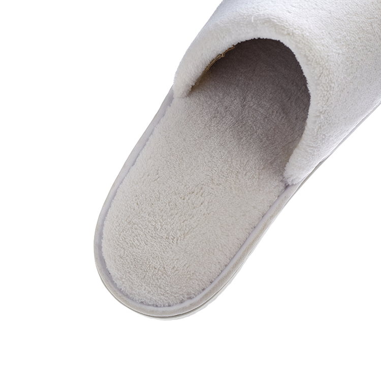 Personalized Custom Logo Hotel Room SPA Guest House Hospital Disposable White Coral Fleece Slippers Manufacturer