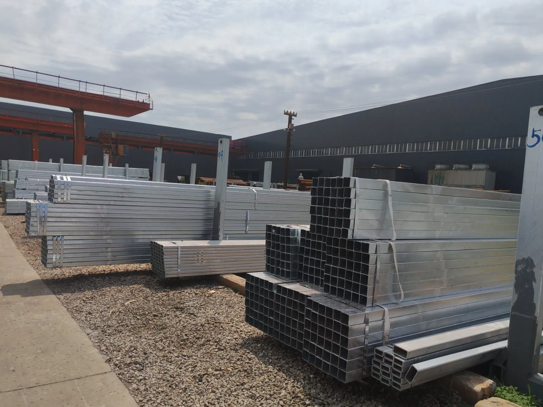 Reliable Galvanized Steel Scaffolding Pipe for Heavy Loads