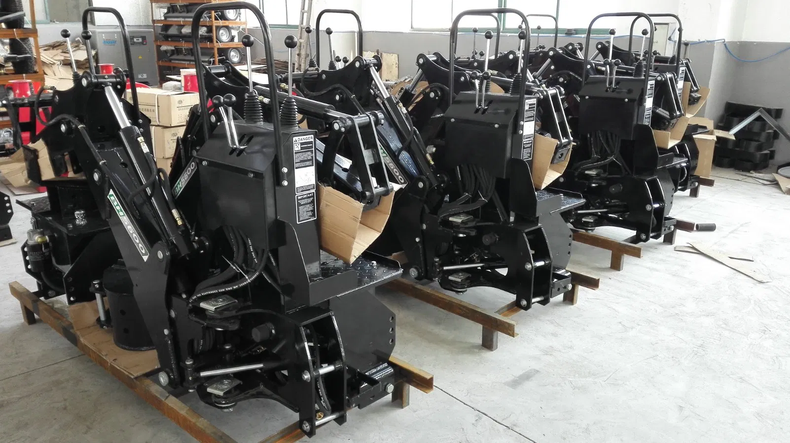 Тракторный экскаватор-погрузчик BH для сложных задач