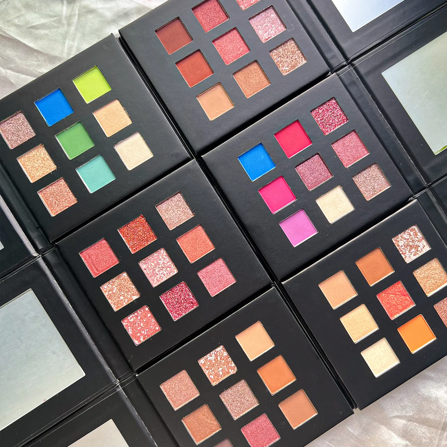 OEM Vibrant Multi-Color Eyeshadow Palette Free Sample