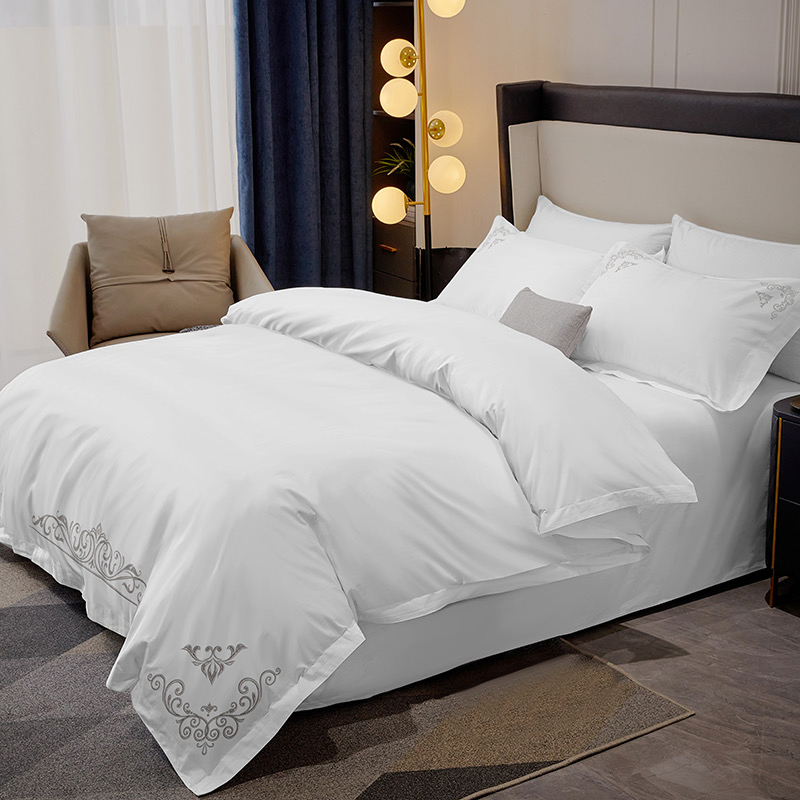 Queen King Size Four Pieces European Embroidery Duvet Cover Bedsheet Breathable & Cooling Bed Linen Hotel Luxury Bed Sheets ODM/OEM Bedding Set