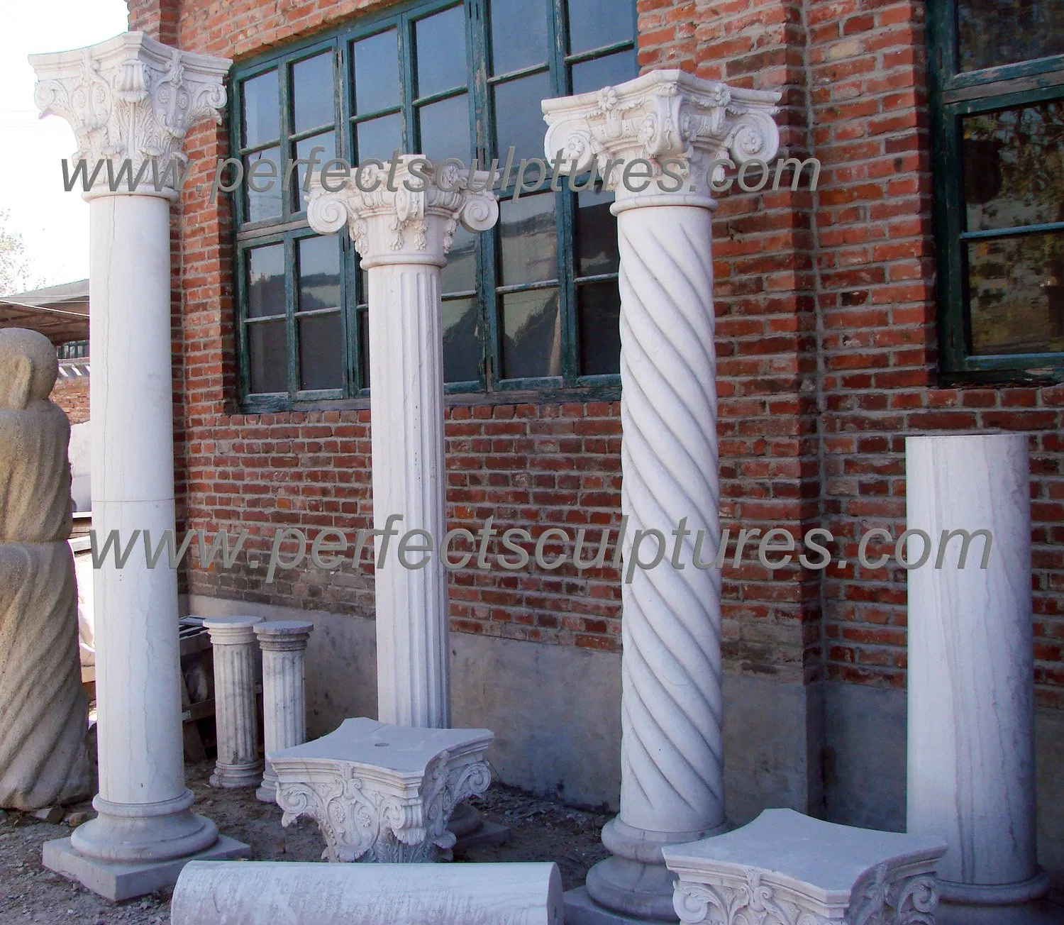 New Design Hot Sales Architectural Construction Decorative White Marble Building Gate Wedding Columns Pillars for Outdoor Garden Ornament (QCM164)
