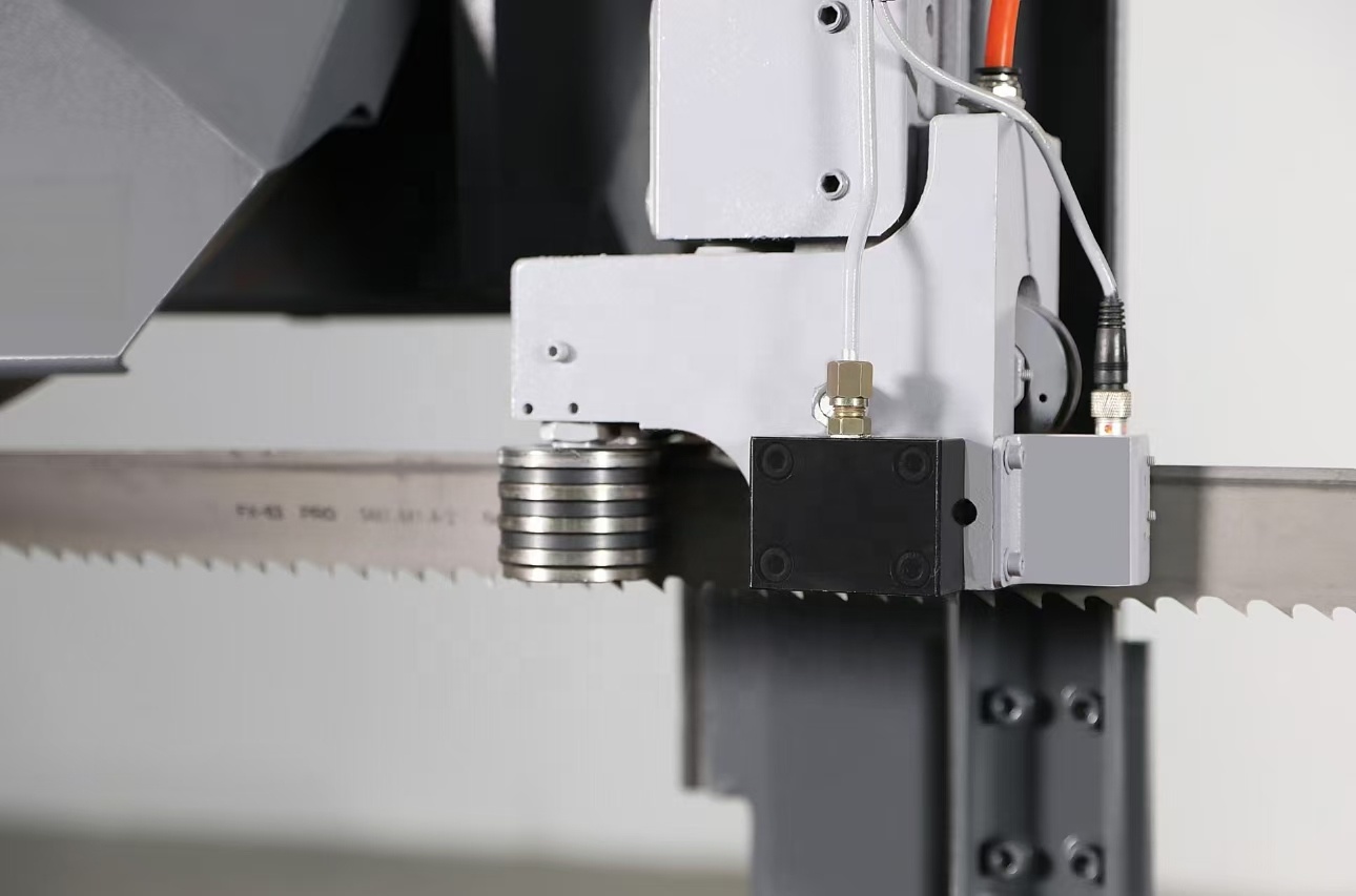 Ленточная пила по металлу автоматическая универсальная