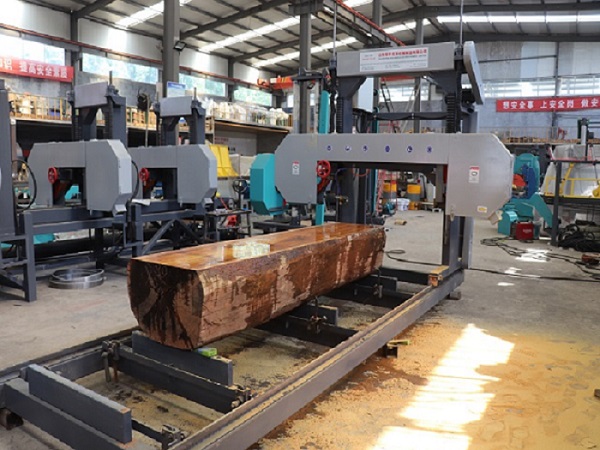 Ленточная пилорама портативная для деревообработки