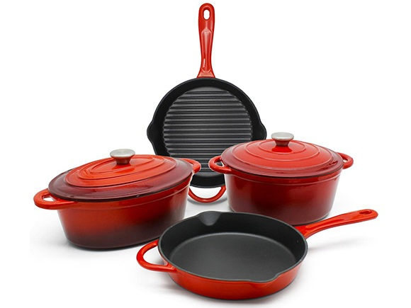 Эмалированные кастрюли черные снаружи, белые внутри