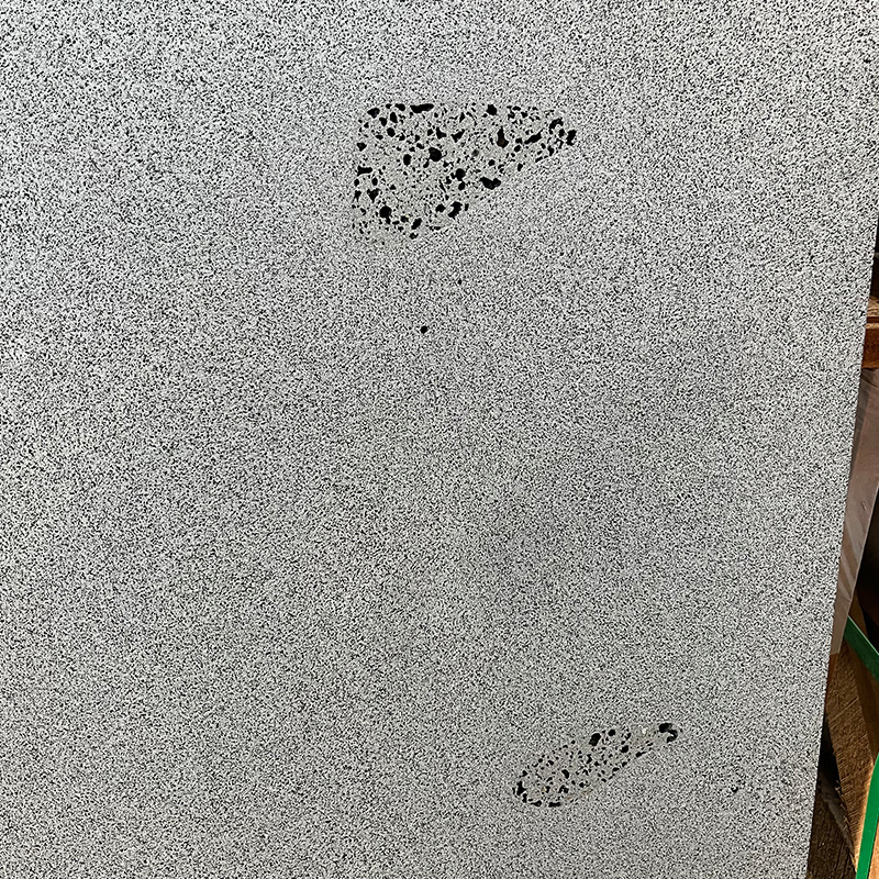 Natural Dark Grey/Black Honed Bluestone Basalt Stone Paving with Water-Sealer for Flooring Tiles/Paver Price