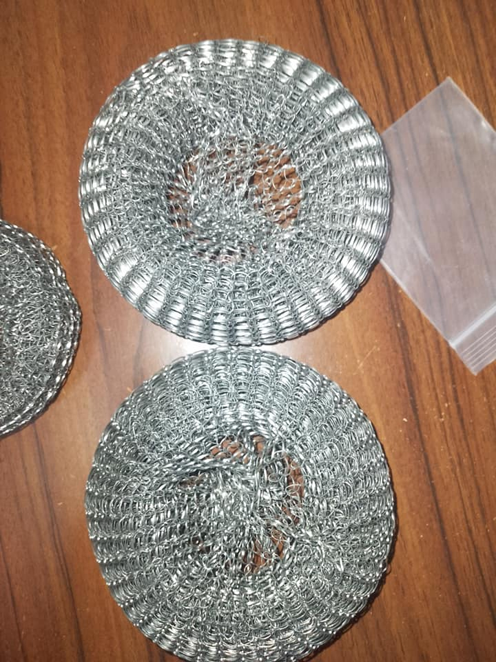 Металлическая сетчатая губка для чистки посуды и поверхностей