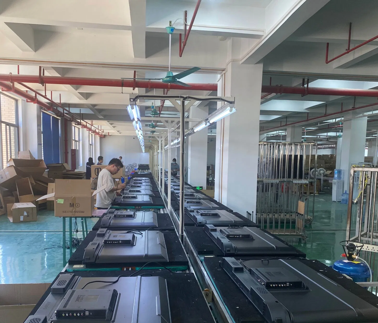 17.3-дюймовый ультратонкий монитор LED