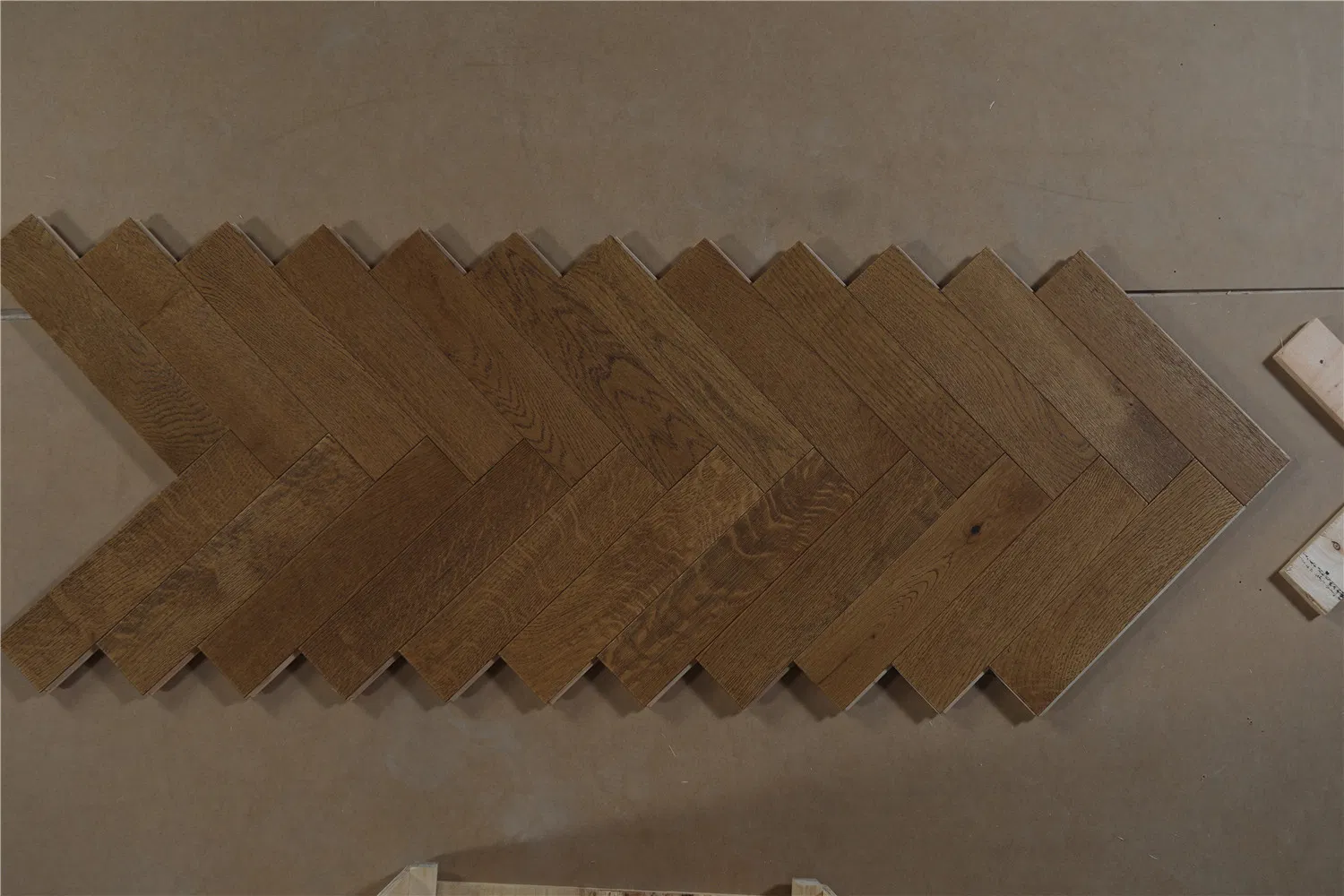 Инженерная доска дуб елочка пшеничный цвет 8-21мм