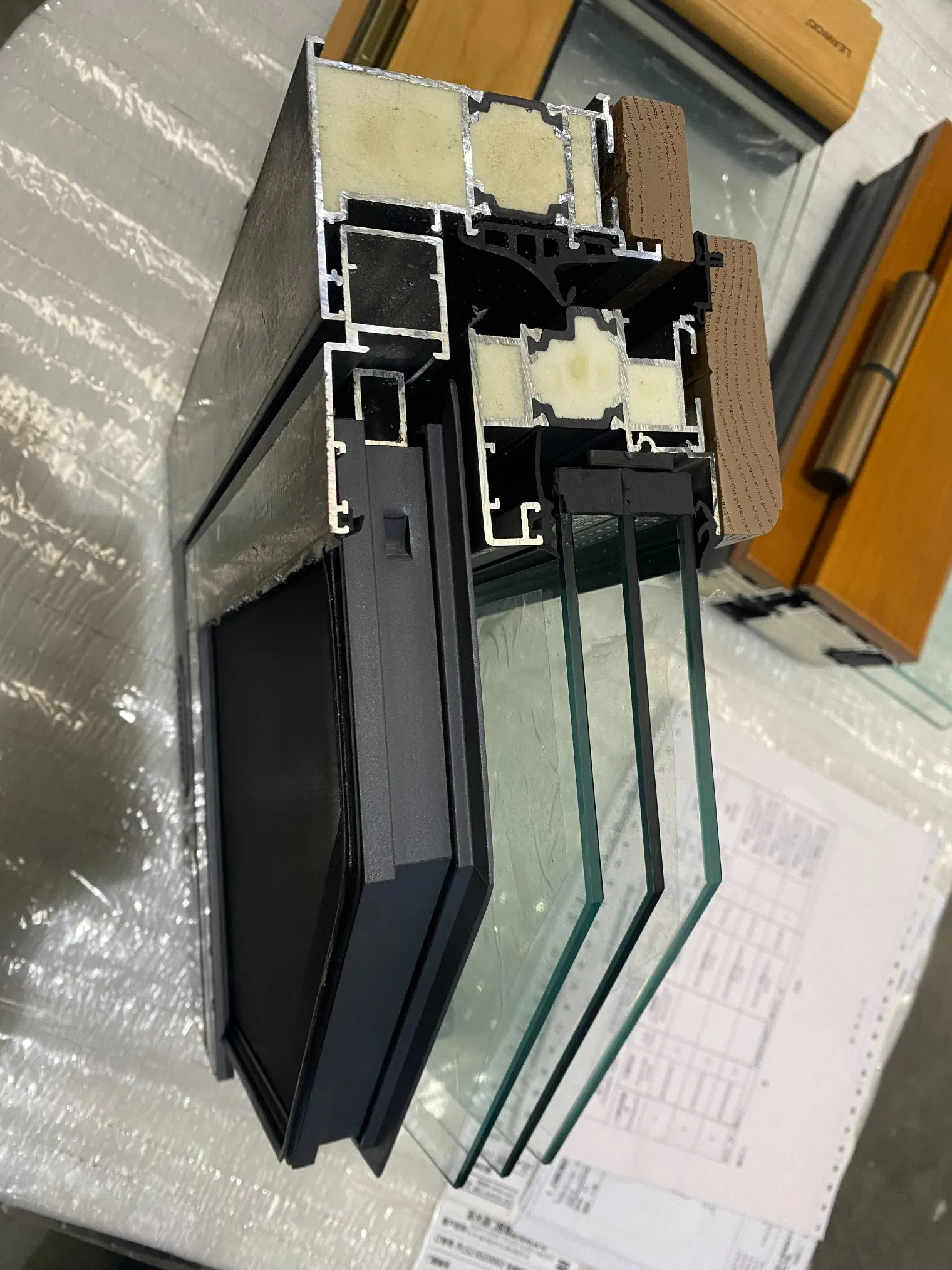 Fashion Design Aluminum Alloy Wood Casement Metal Window with Double Glass