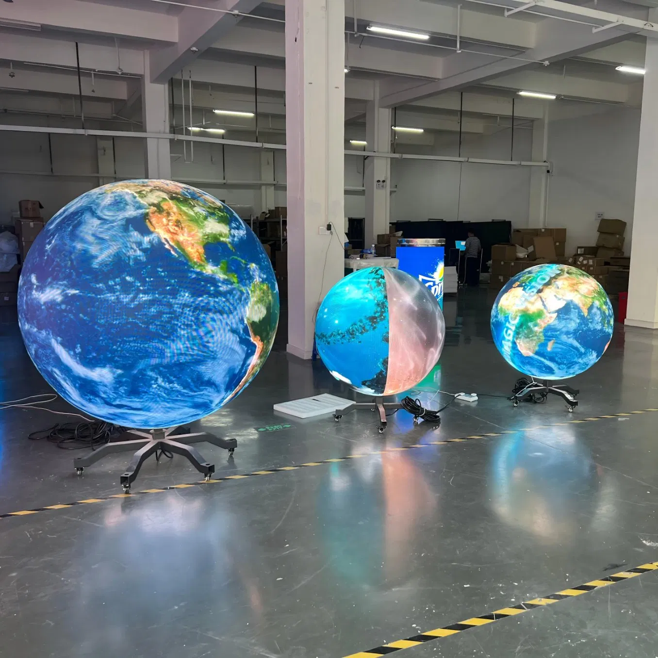 Indoor Advertising P2.5 Circular Sphere LED Digital Screen Display with Diameter 1.5mm