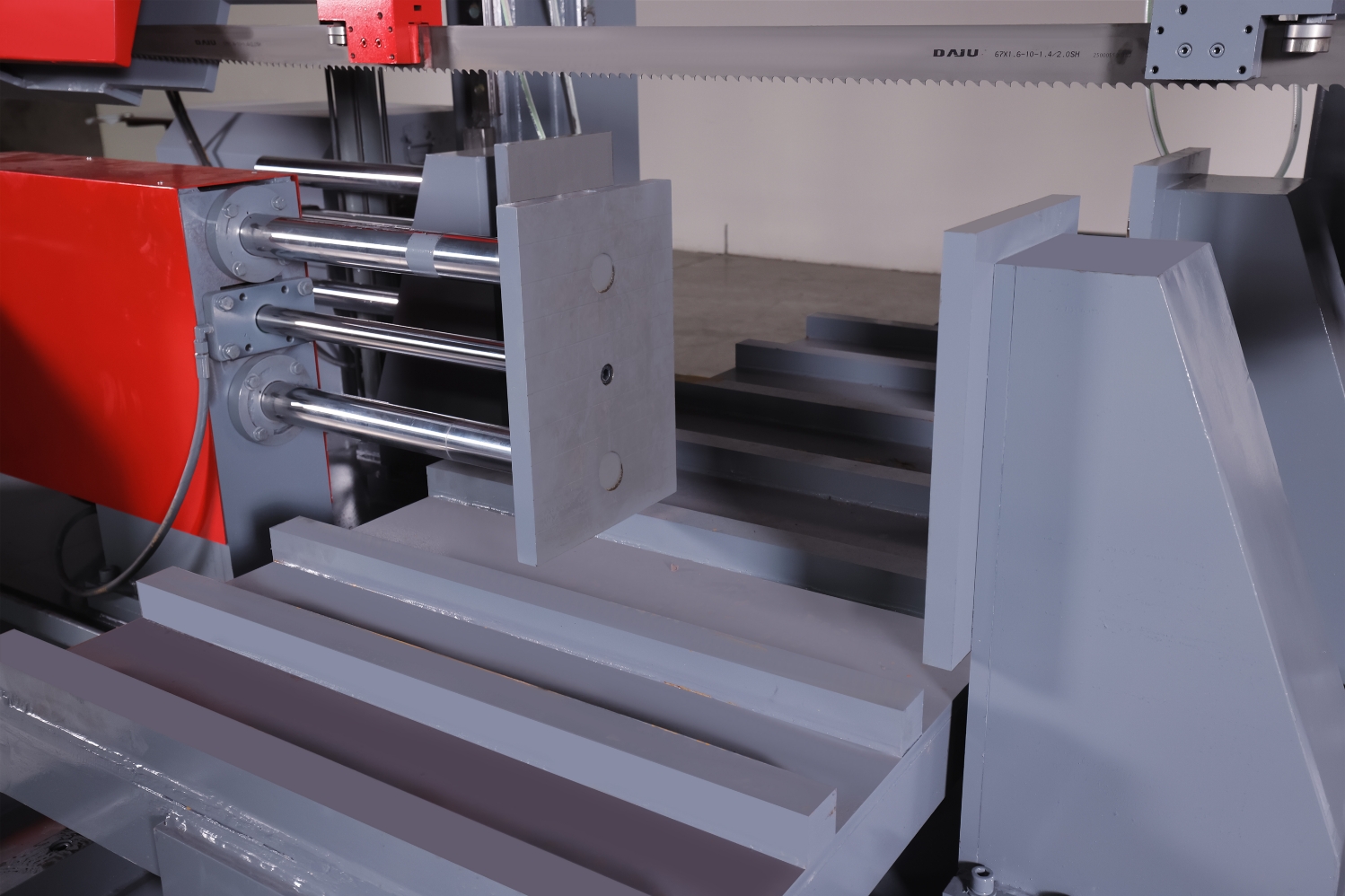 Ленточная пила по металлу полуавтоматическая гидравлическая