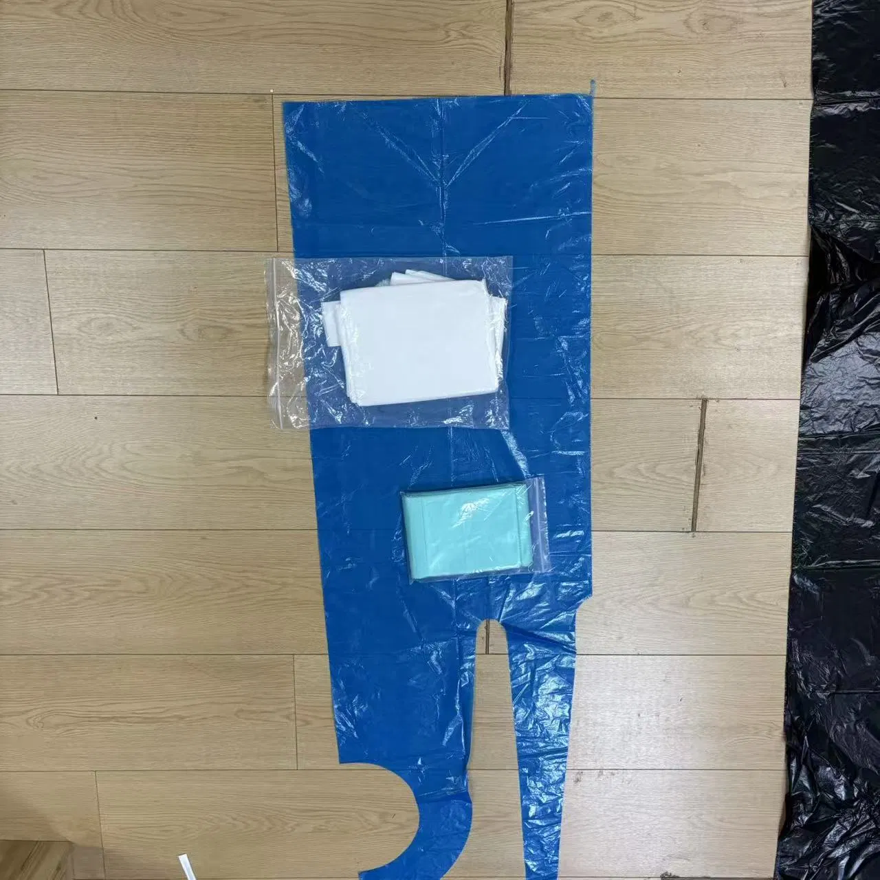 Cross-Border Wholesale of Disposable PE Aprons for Eating Crayfish