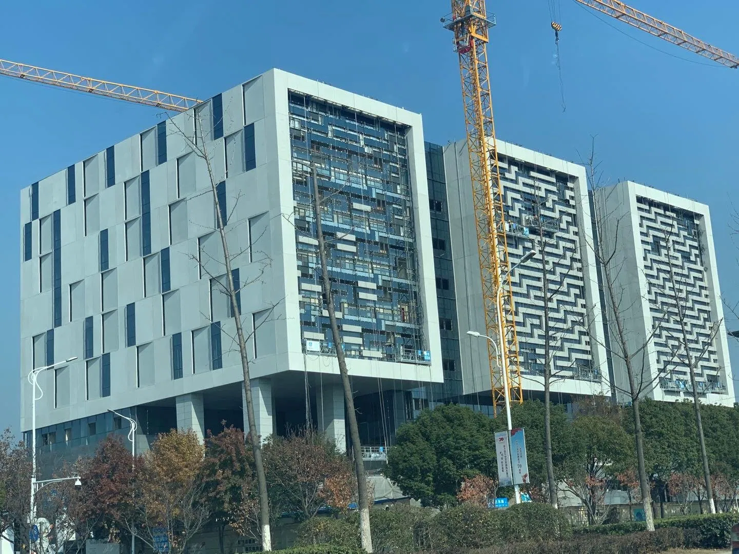 0.2mm POM Fiber-Reinforced Concrete with Compressive and Flexural Resistance for Exterior Walls