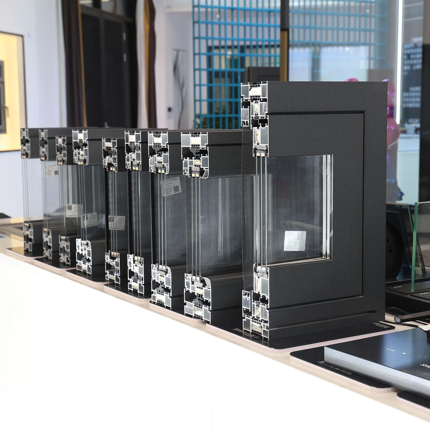 Customized 75 85 105 Series Services Aluminium Casement Window Aluminium Double Glass Window with Steel Fly Screen