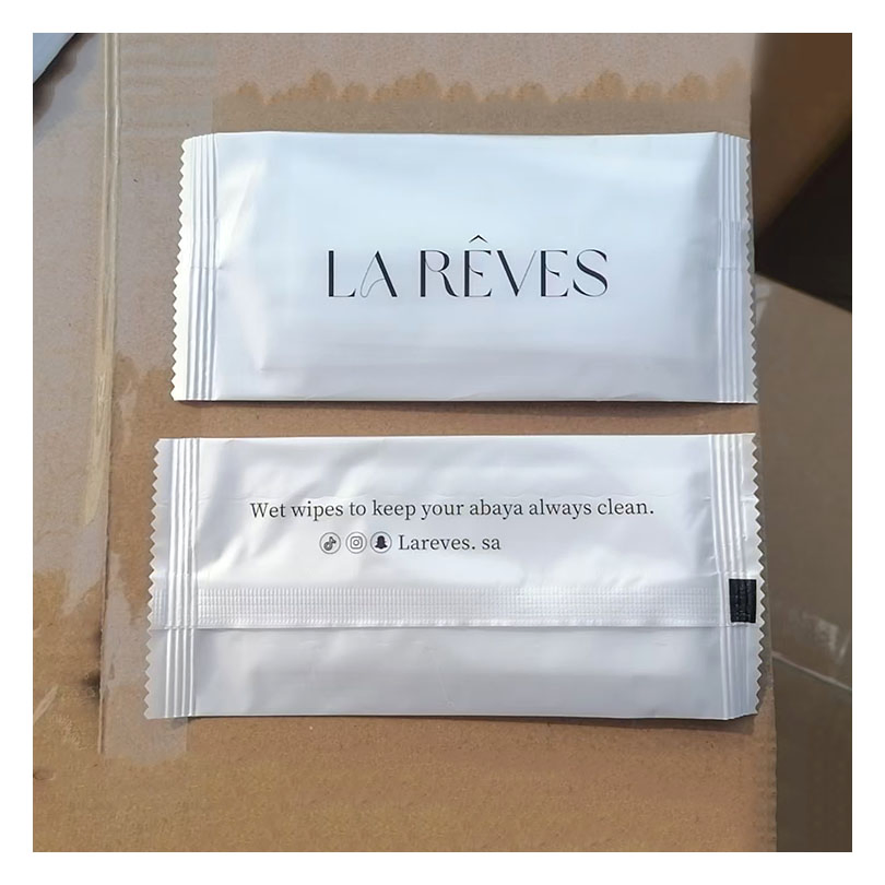 Wholesale Custom Black Logo Mini Single Wrapped Cleaning Cotton Wet Wipes Restaurant OEM Airline Individual Pack Wet Wipes