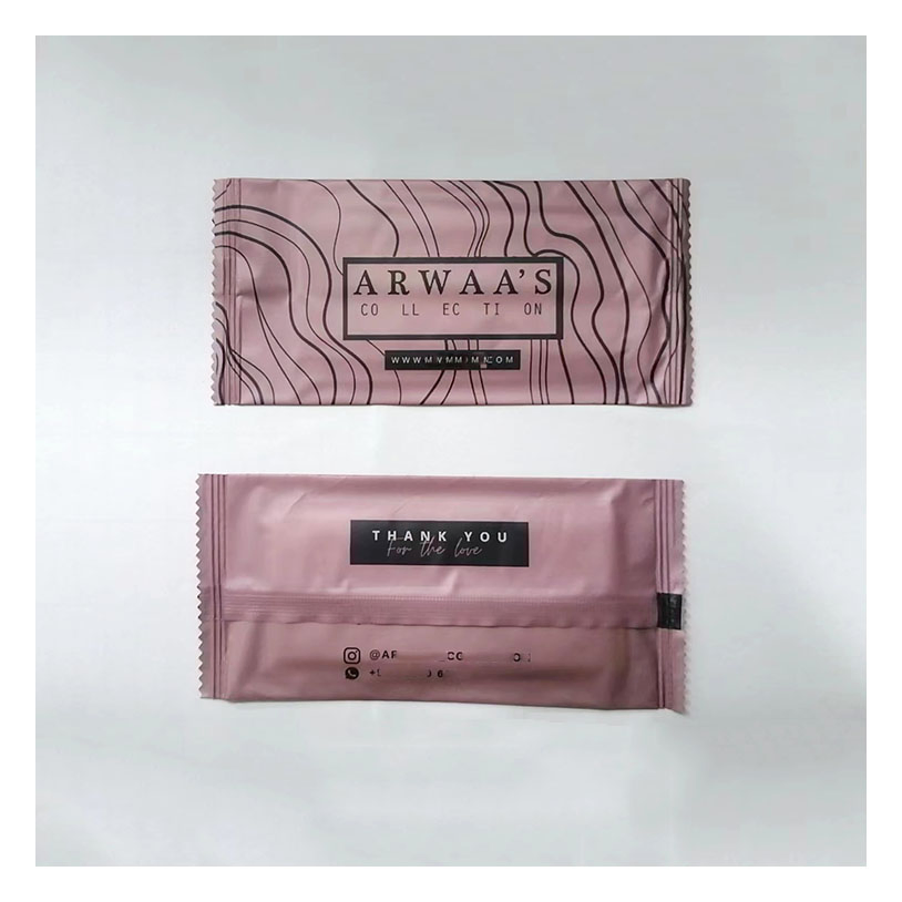 Wholesale Custom Black Logo Mini Single Wrapped Cleaning Cotton Wet Wipes Restaurant OEM Airline Individual Pack Wet Wipes