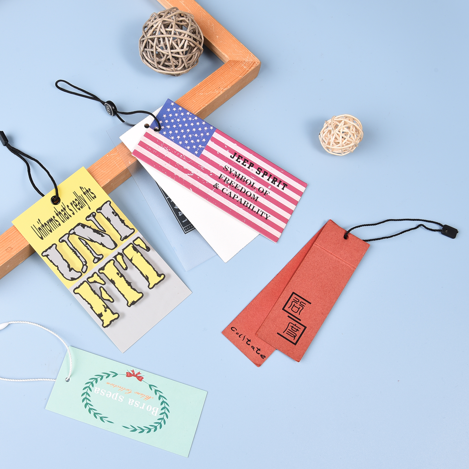 Бирка подвесная с логотипом для одежды