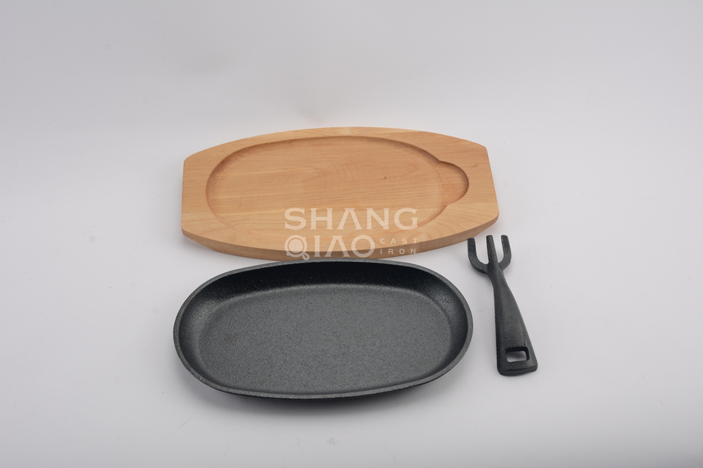 Modern Style Cast Iron Sizzling Fajita Skillet Ridged Steak Plate with Handle and Wood Base