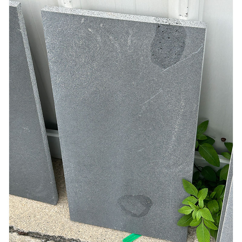Natural Stone Honed/Rough Honed Dark Grey Andesite /Volcanic Lava Stone Construction Decoration for Home/Villa/Garden Swimming Pool Coping Tiles Wholesale Price