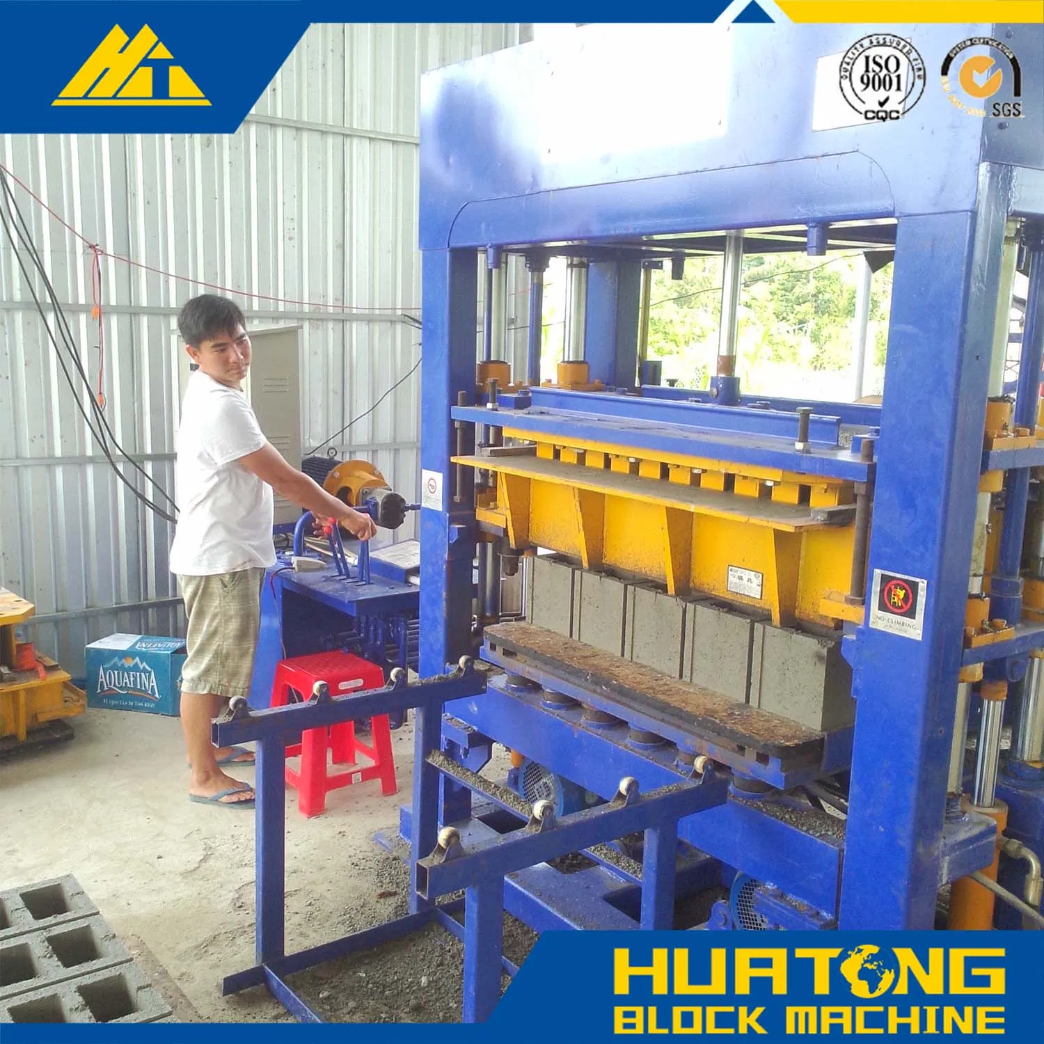 Qt5-15 Semi-Automatic Concrete Brick Making Machine