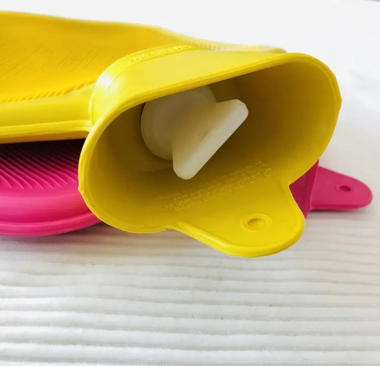 Reusable and Portable Hot Selling High-Quality Rubber Hot Water Bag for Pain Relief, Warmth, and Comfort