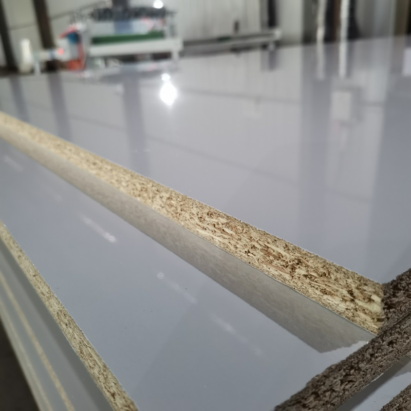 China Factory 18 mm Melamine Faced MDF/Particle Board for Furniture