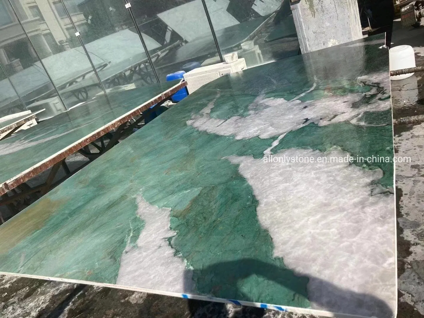 Brazil Granite Slab Crystal Green Granite Stone Price for Stair Step and Wall