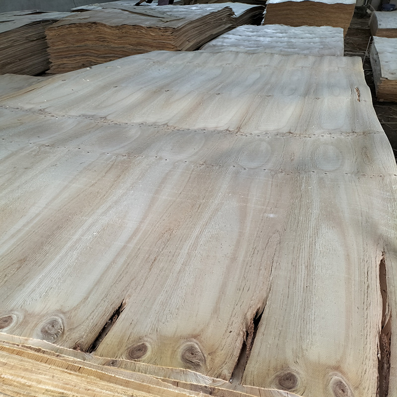 Pine Wood Rotary Cutting 2520mm * 1270mm * 2.2mm Grade AA Pine Veneer for Plywood Core