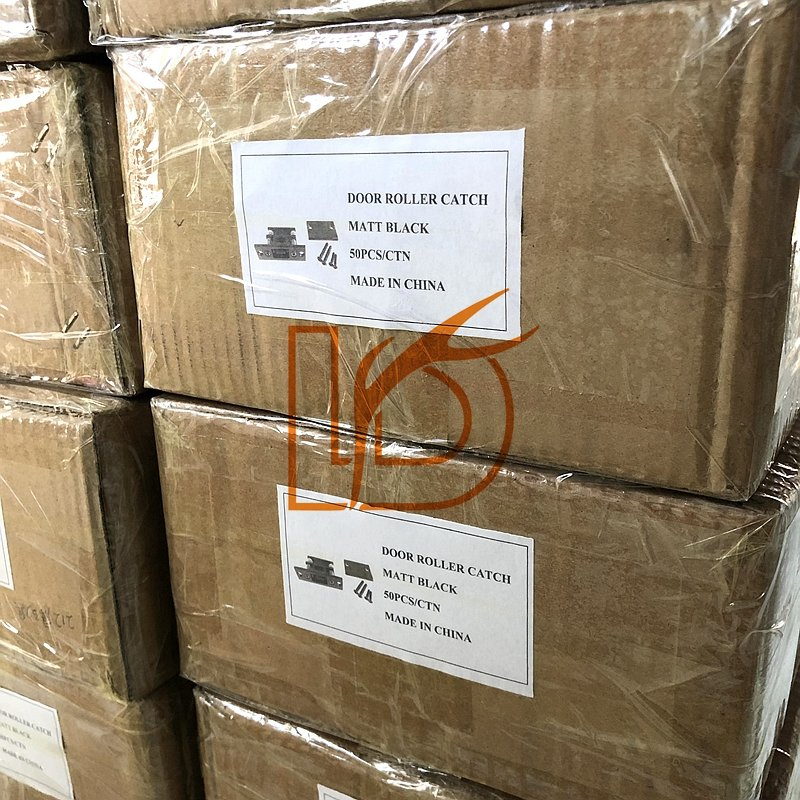 Heavy Duty Zinc Alloy Latch Door Roller Catch with Iron Strike Plate