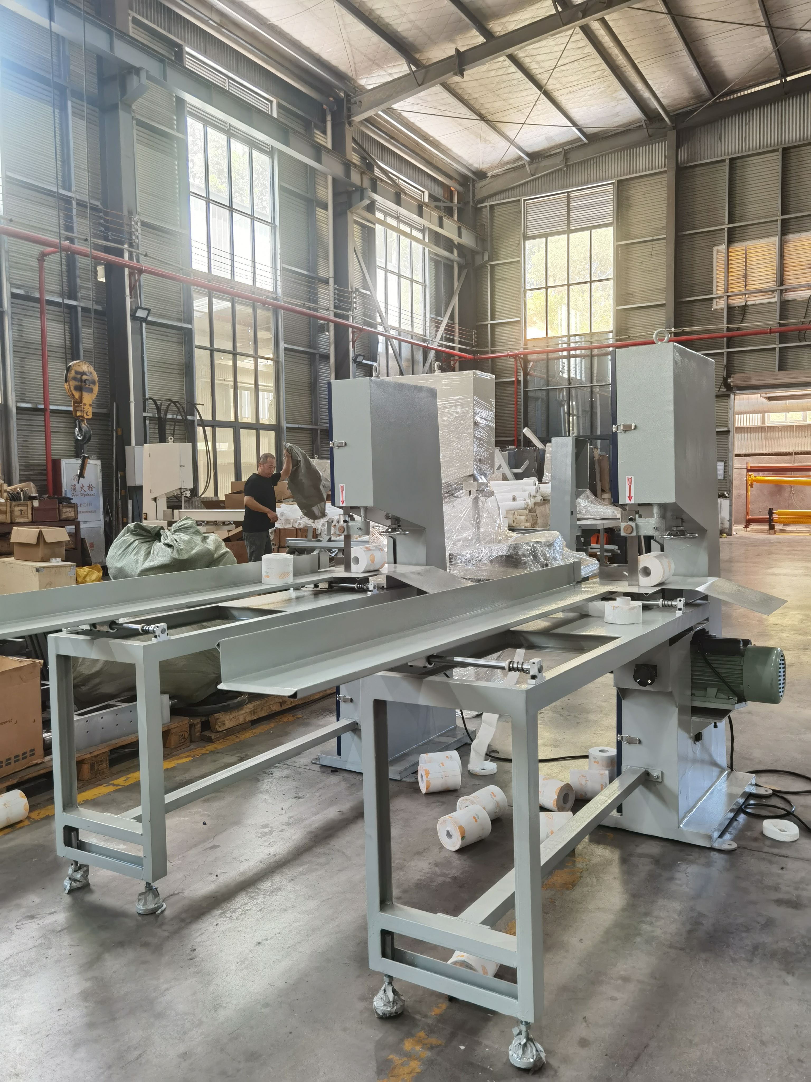 Ленточная пила ручная переносная